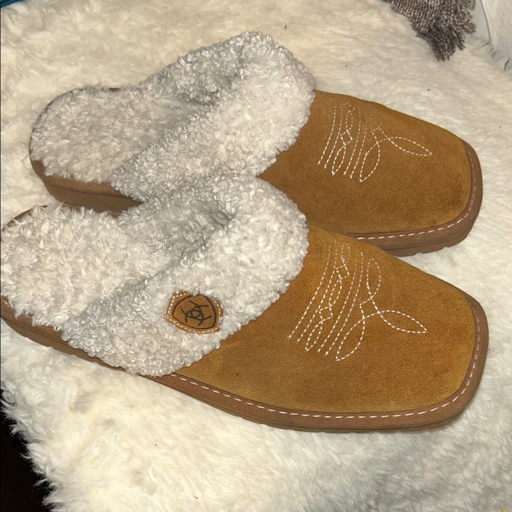 Jackie Square Toe Ariat Tan Slippers with Faux Fur Lining.